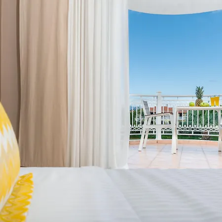 Apartahotel Arkadia 4*